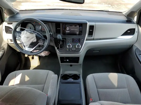 5TDKZ3DC9HS855602 2017 TOYOTA SIENNA - Image 8