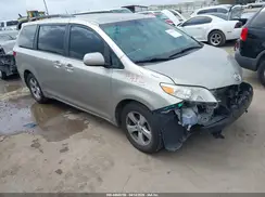 5TDKZ3DC9HS857561 2017 TOYOTA SIENNA