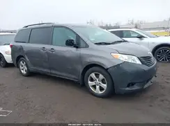 5TDKZ3DC9HS858810 2017 TOYOTA SIENNA