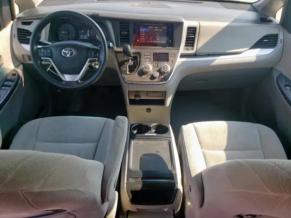 5TDKZ3DC9HS865658 2017 TOYOTA SIENNA - Image 8
