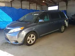 5TDKZ3DC9HS866776 2017 TOYOTA SIENNA