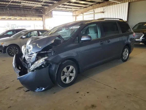 5TDKZ3DC9HS868060 2017 TOYOTA SIENNA - Image 1