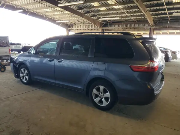 5TDKZ3DC9HS868060 2017 TOYOTA SIENNA - Image 2