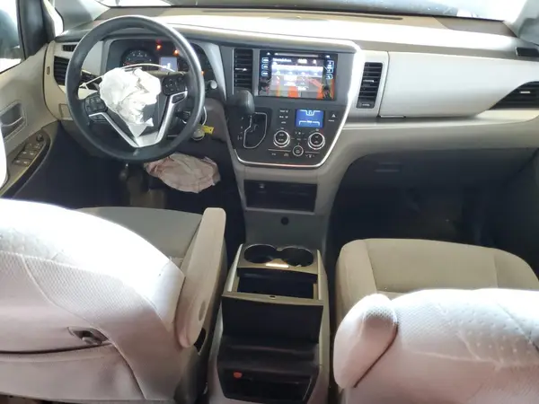5TDKZ3DC9HS868060 2017 TOYOTA SIENNA - Image 8