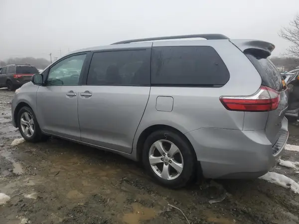 5TDKZ3DC9HS868088 2017 TOYOTA SIENNA - Image 2