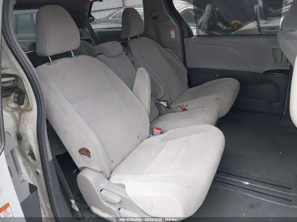 5TDKZ3DC9HS870293 2017 TOYOTA SIENNA - Image 8