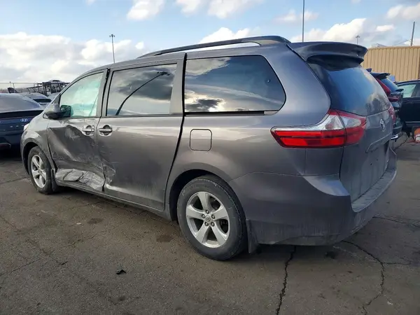 5TDKZ3DC9HS874330 2017 TOYOTA SIENNA - Image 2