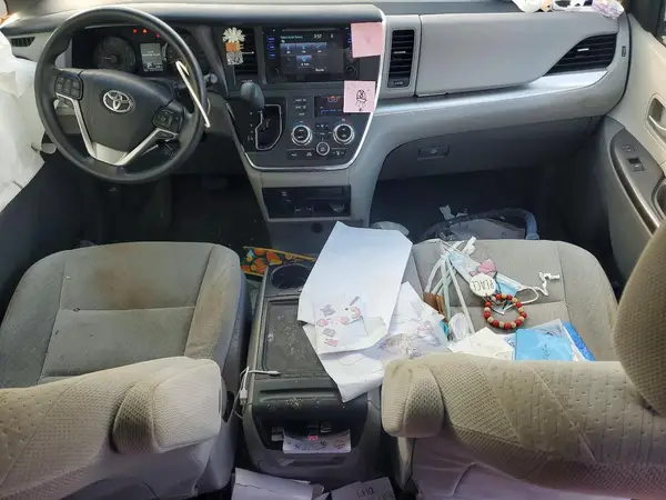 5TDKZ3DC9HS874330 2017 TOYOTA SIENNA - Image 8