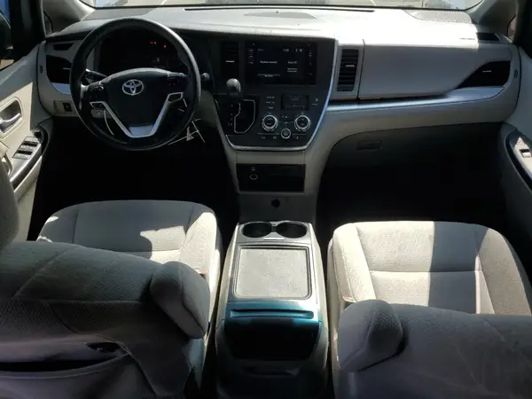 5TDKZ3DC9HS877101 2017 TOYOTA SIENNA - Image 8
