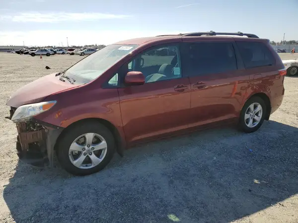 5TDKZ3DC9HS879429 2017 TOYOTA SIENNA - Image 1