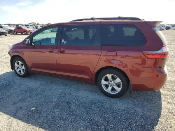 5TDKZ3DC9HS879429 2017 TOYOTA SIENNA - Image 2