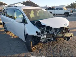 5TDKZ3DC9HS880712 2017 TOYOTA SIENNA