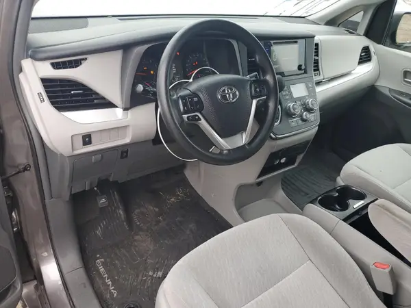 5TDKZ3DC9HS882895 2017 TOYOTA SIENNA - Image 8