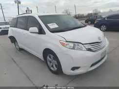 5TDKZ3DC9HS885425 2017 TOYOTA SIENNA