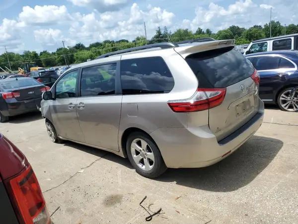 5TDKZ3DC9HS890978 2017 TOYOTA SIENNA - Image 2