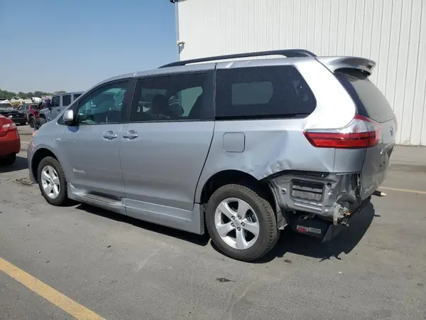 5TDKZ3DC9HS892083 2017 TOYOTA SIENNA - Image 2
