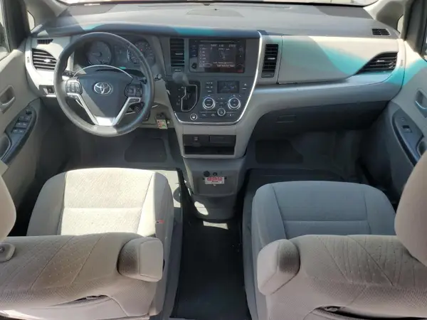 5TDKZ3DC9HS892083 2017 TOYOTA SIENNA - Image 8