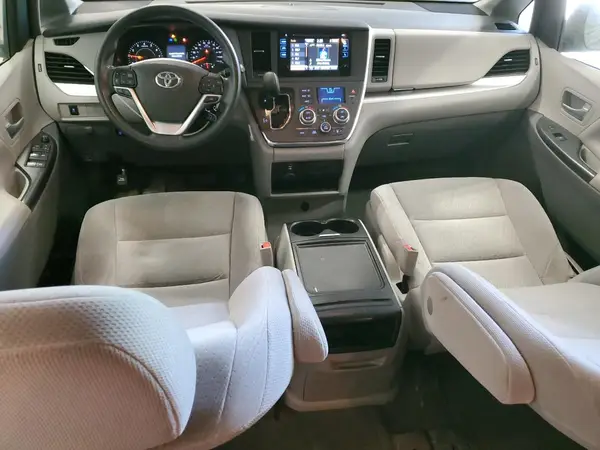 5TDKZ3DC9HS892486 2017 TOYOTA SIENNA - Image 8