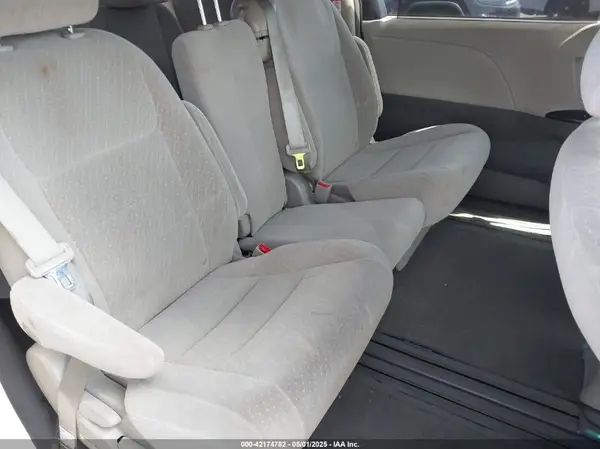 5TDKZ3DC9HS893427 2017 TOYOTA SIENNA - Image 8