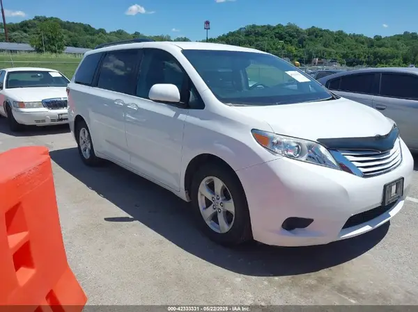 5TDKZ3DC9HS895744 2017 TOYOTA SIENNA - Image 1