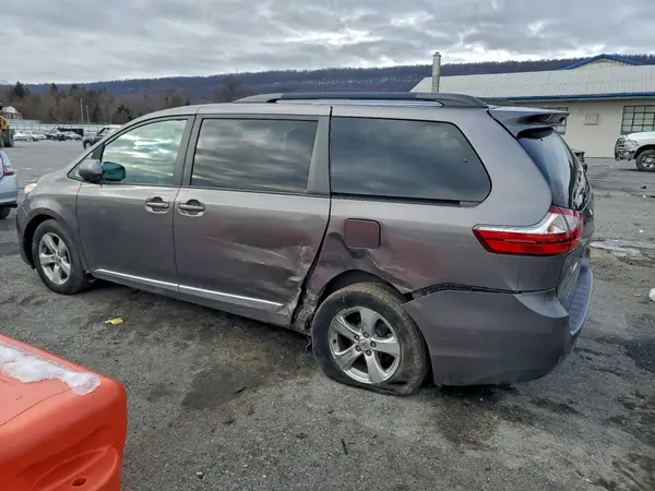 5TDKZ3DC9HS897025 2017 TOYOTA SIENNA - Image 2