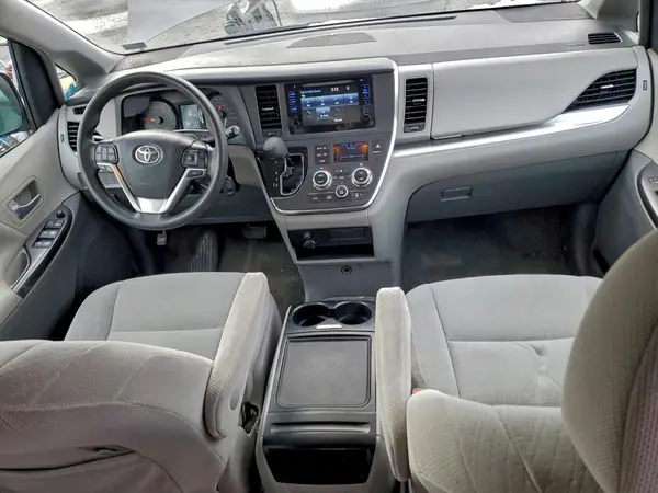 5TDKZ3DC9HS897025 2017 TOYOTA SIENNA - Image 8