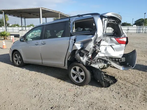 5TDKZ3DC9HS898496 2017 TOYOTA SIENNA - Image 2