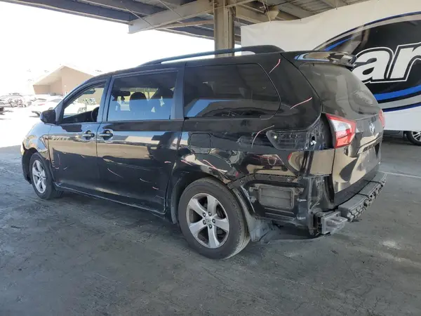 5TDKZ3DC9HS900358 2017 TOYOTA SIENNA - Image 2