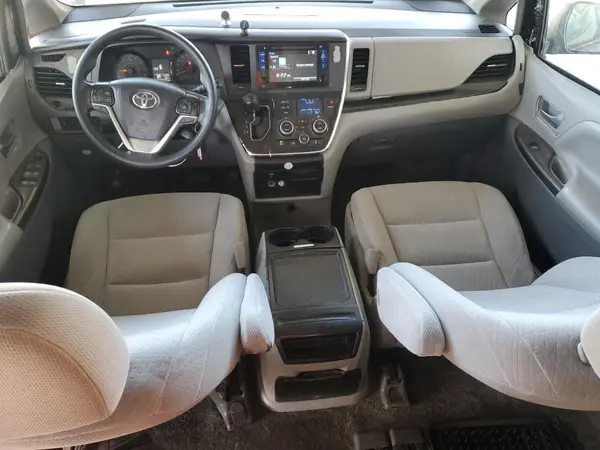 5TDKZ3DC9HS900358 2017 TOYOTA SIENNA - Image 8