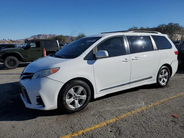 5TDKZ3DC9JS902181 2018 TOYOTA SIENNA - Image 1