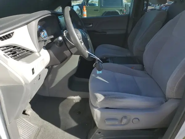 2018 TOYOTA SIENNA auction photo 7