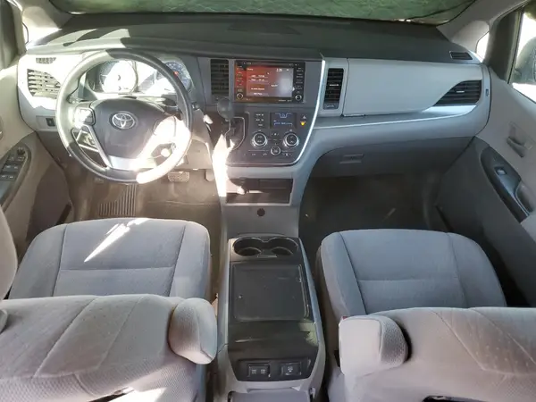 5TDKZ3DC9JS902181 2018 TOYOTA SIENNA - Image 8