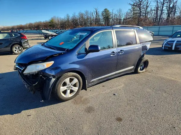 5TDKZ3DC9JS903671 2018 TOYOTA SIENNA - Image 1
