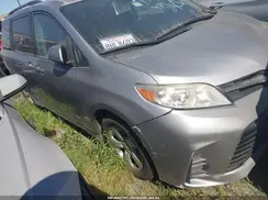 5TDKZ3DC9JS904335 2018 TOYOTA SIENNA