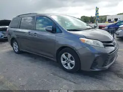 5TDKZ3DC9JS904433 2018 TOYOTA SIENNA