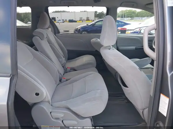 5TDKZ3DC9JS904433 2018 TOYOTA SIENNA - Image 8