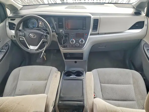 5TDKZ3DC9JS906246 2018 TOYOTA SIENNA - Image 8
