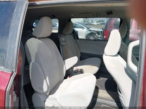 5TDKZ3DC9JS908806 2018 TOYOTA SIENNA - Image 8