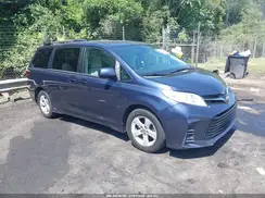 5TDKZ3DC9JS913083 2018 TOYOTA SIENNA