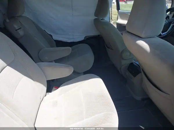 5TDKZ3DC9JS913083 2018 TOYOTA SIENNA - Image 8