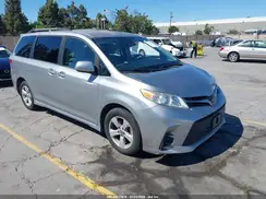 5TDKZ3DC9JS915870 2018 TOYOTA SIENNA