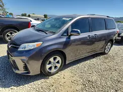 5TDKZ3DC9JS920616 2018 TOYOTA SIENNA