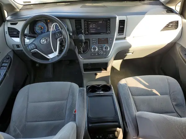 5TDKZ3DC9JS921927 2018 TOYOTA SIENNA - Image 8