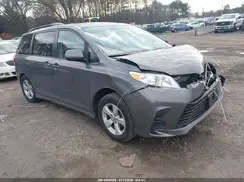 5TDKZ3DC9JS923662 2018 TOYOTA SIENNA