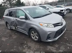 5TDKZ3DC9JS928344 2018 TOYOTA SIENNA