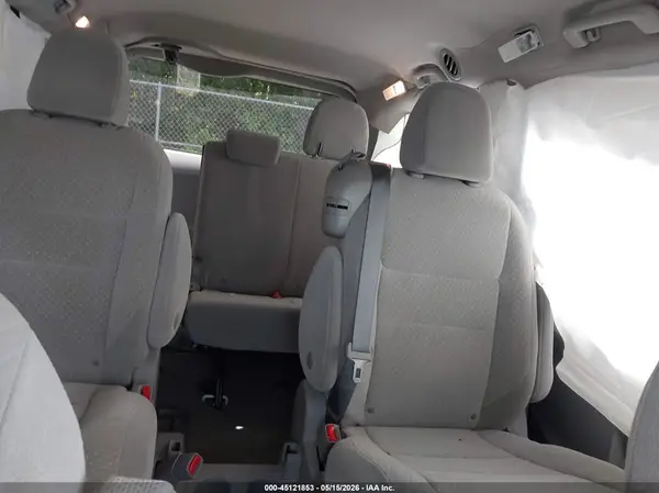 5TDKZ3DC9JS939750 2018 TOYOTA SIENNA - Image 8