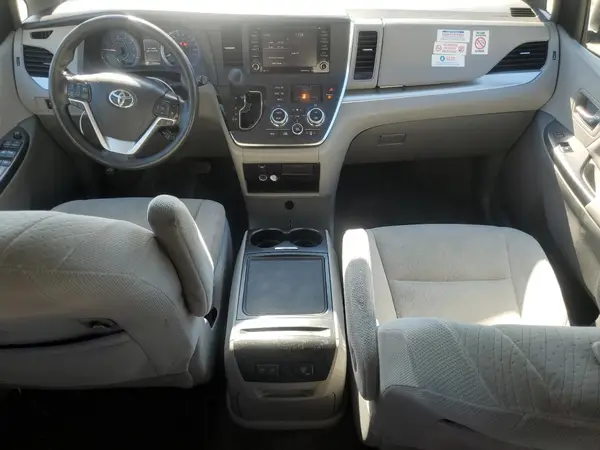 5TDKZ3DC9JS948285 2018 TOYOTA SIENNA - Image 8