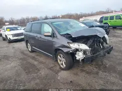 5TDKZ3DC9JS950201 2018 TOYOTA SIENNA
