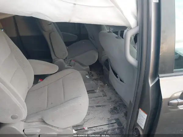 5TDKZ3DC9JS950201 2018 TOYOTA SIENNA - Image 8