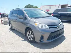 5TDKZ3DC9JS954586 2018 TOYOTA SIENNA